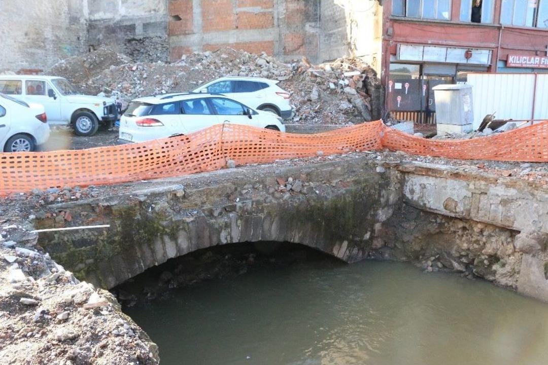 Yıkımdan Tarih &Ccedil;ıktı