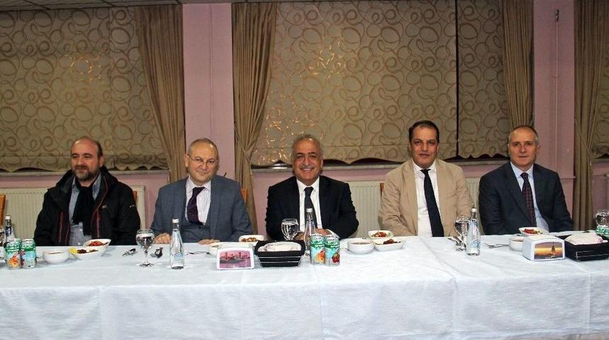 Rekt&ouml;r &Ccedil;omaklı: &ldquo;biz B&uuml;y&uuml;k Bir Aileyiz&rdquo;