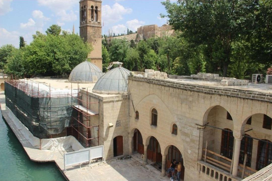 Balıklıg&ouml;l&rsquo;de Su Sızıntısı Nedeniyle &Uuml;&ccedil; Yıldır Kapalı Olan Cami Yeniden İbadete A&ccedil;ılıyor