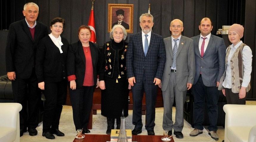 Cengiz Aytmatov Om&uuml;&rsquo;de Anılacak