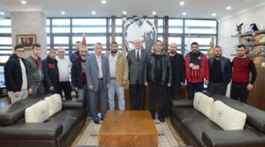 Efeler Başkan Kurt&rsquo;u Ziyaret Etti