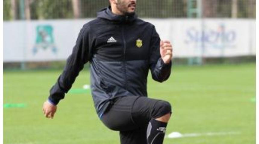 Evkur Yeni Malatyasporlu Khalid Fas Formasıyla İlk On Birde Sahaya &Ccedil;ıktı