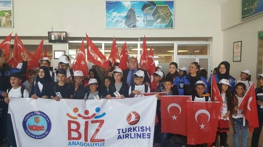 Vanlı 165 &Ouml;ğrenci İzmir&rsquo;e Uğurlandı