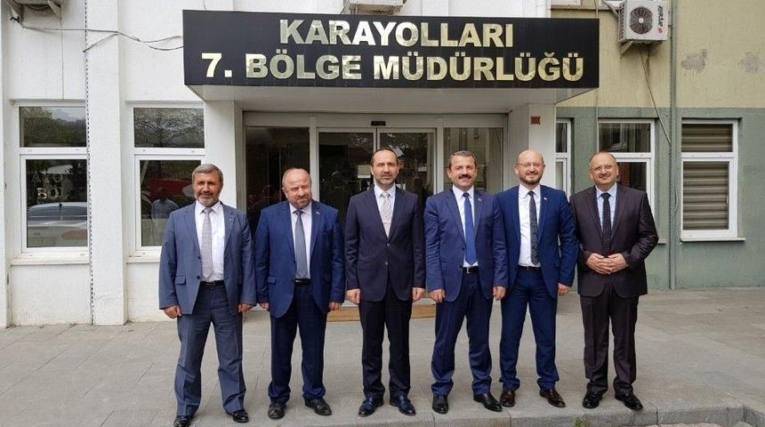 Niksar-akkuş-&uuml;nye Yolu İ&ccedil;in Başkanlar El Ele Verdi