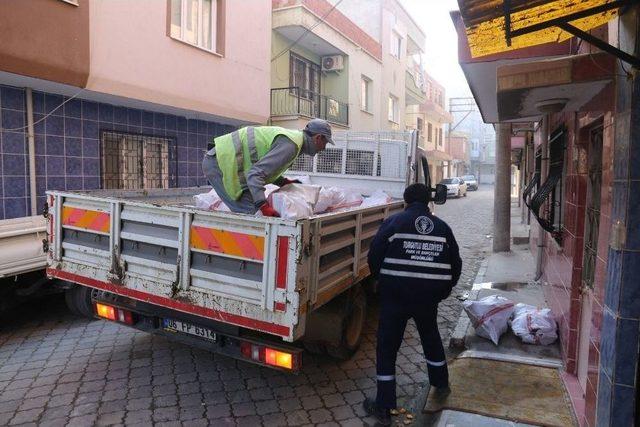 Budanan Ağaçlardan Çıkan Odunlar İhtiyaç Sahiplerini Isıtıyor