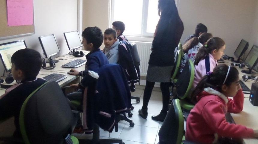 Vanlı &Ccedil;ocuklar Dijital Eğitimle Tanıştı