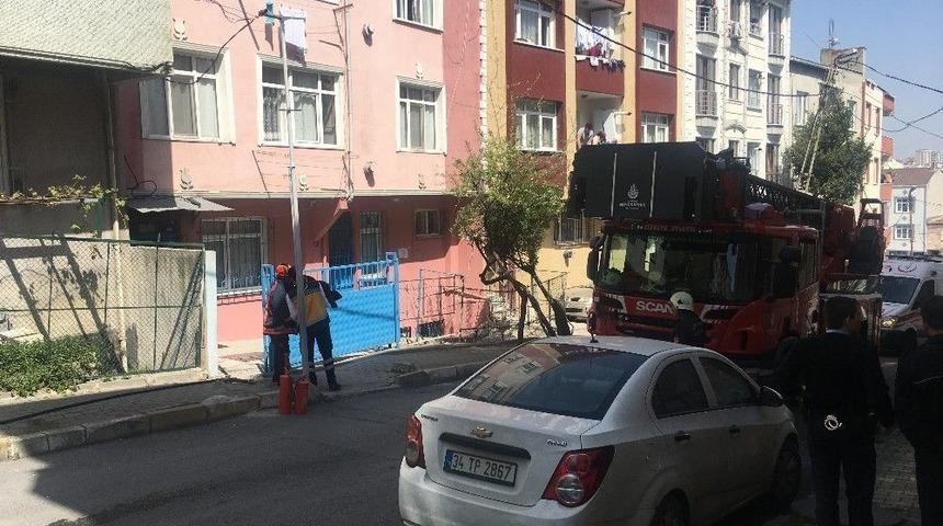 Yangında Mahsur Kalanları İtfaiye Kurtardı