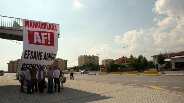 Cezaevinden Tahliye Olan Amigoya Pankartlı, Davullu, Zurnalı Karşılamaya Jandarma Engeli
