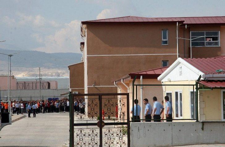Cezaevinden Tahliye Olan Amigoya Pankartlı, Davullu, Zurnalı Karşılamaya Jandarma Engeli G4