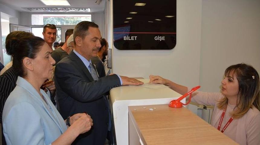 Başkan Uysal Partililerle Cumhurbaşkanı Erdoğan’a Bağış Yaptı