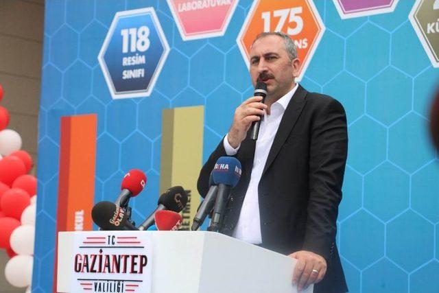 Milli Eğitim Bakanı İsmet Yılmaz, Okul Açılışına Katıldı