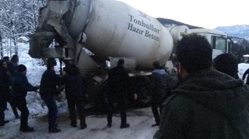 Beton Mikserini Kardan Böyle Çıkardılar