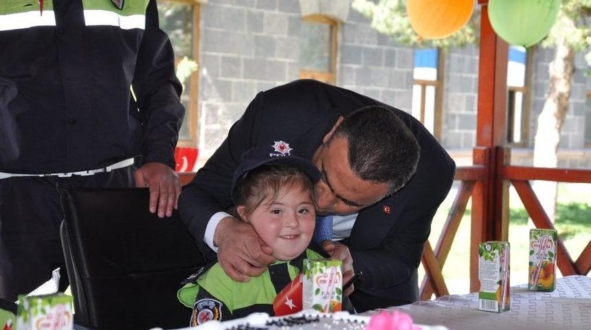 Kars’ta Polis Haftasında Engelli Çocuklar Unutulmadı