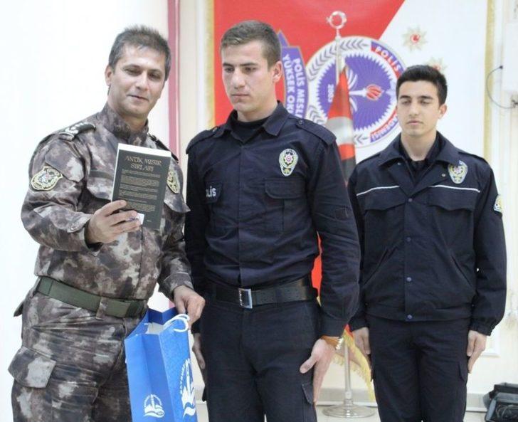 Bayburt Belediyesi Kitapla Buluşturmaya Devam Ediyor G1