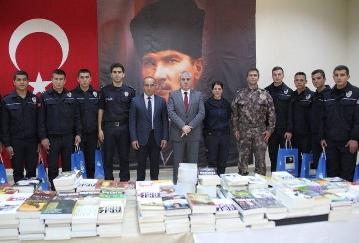 Bayburt Belediyesi Kitapla Buluşturmaya Devam Ediyor G2