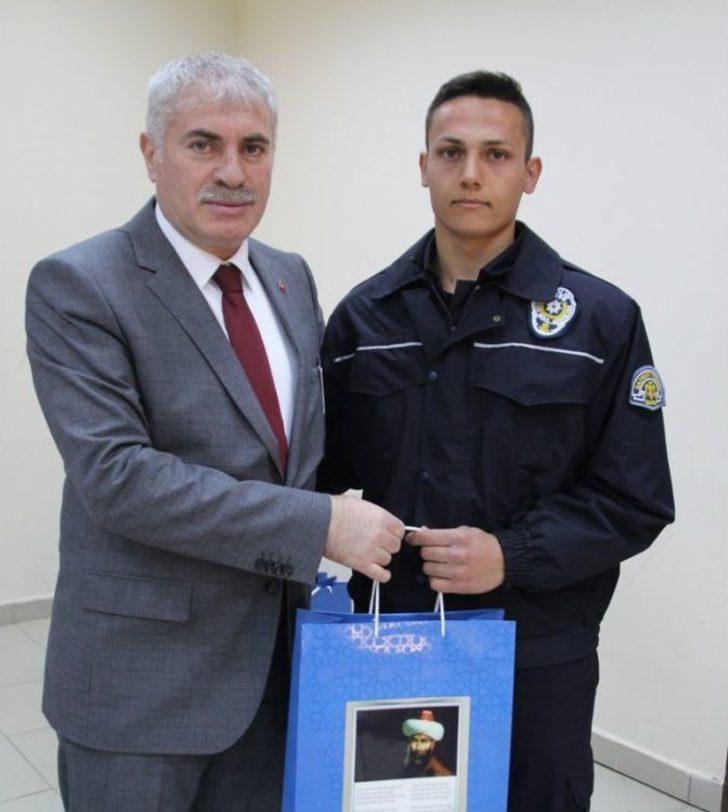 Bayburt Belediyesi Kitapla Buluşturmaya Devam Ediyor G3