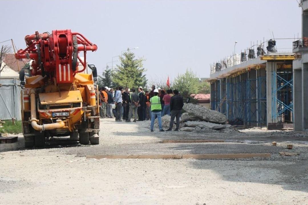 Vin&ccedil; Operat&ouml;r&uuml; İle Duvar Ustasının Kavgasında Kan Aktı: 1 Yaralı