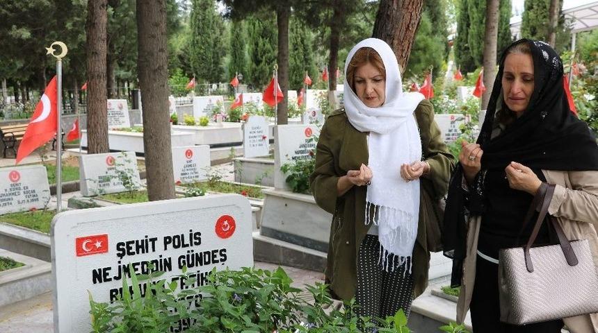 Şehit Ailelerinden Şehitlik Ziyareti