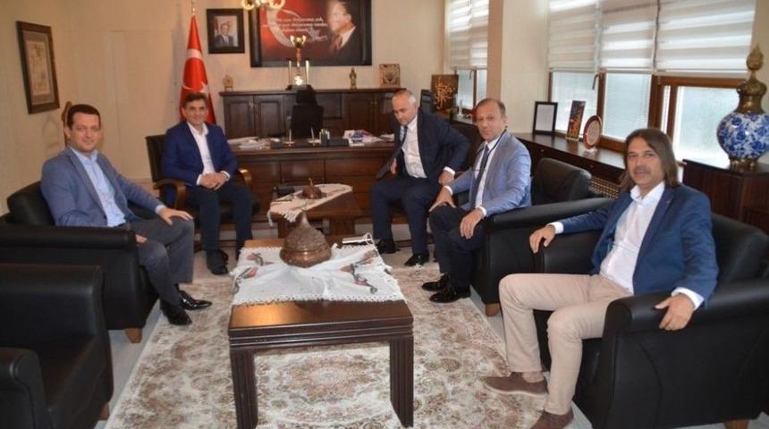 Kosava Kamu Y&ouml;netimi Bakanı, &Uuml;rkmezer&rsquo;i Ziyaret Etti