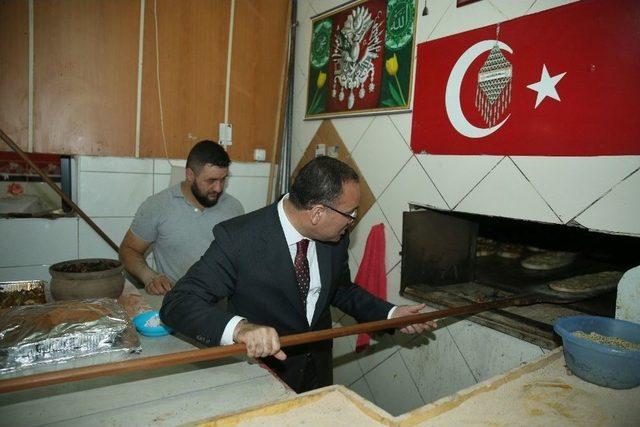 Başbakan Yardımcısı Bozdağ, Ramazan Pidesi Pişirdi