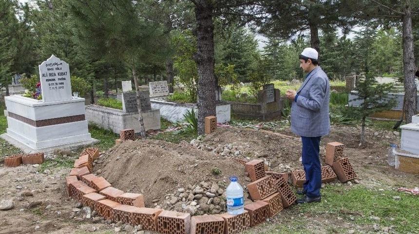 Doğum G&uuml;n&uuml; Kutlamasından D&ouml;nen &Ccedil;ift Trafik Kazasında Hayatını Kaybetti