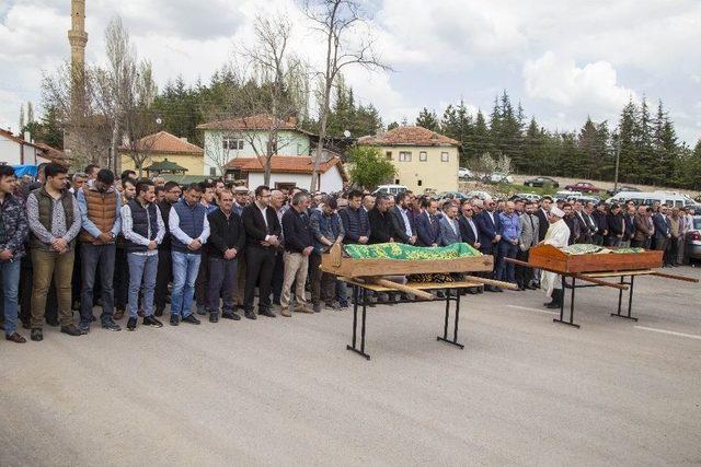 Doğum Günü Kutlamasından Dönen Çift Trafik Kazasında Hayatını Kaybetti