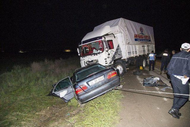 Doğum Günü Kutlamasından Dönen Çift Trafik Kazasında Hayatını Kaybetti