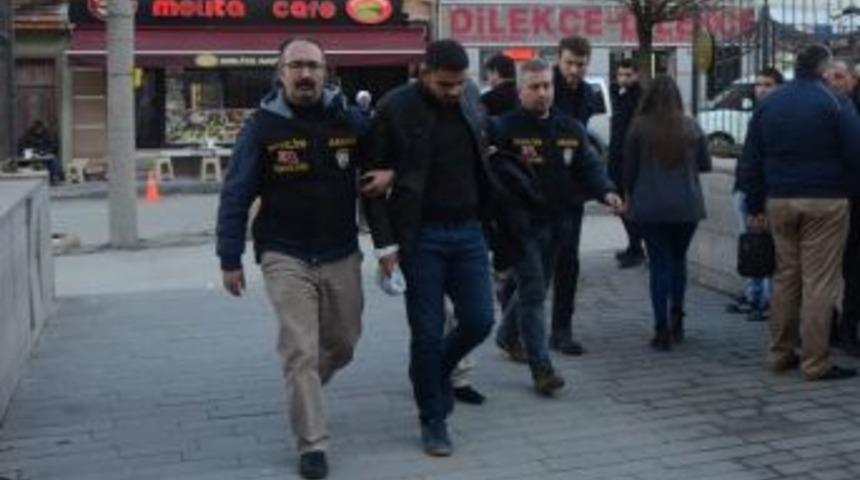 L&uuml;ks Ara&ccedil; Dolandırıcıları Yakalandı