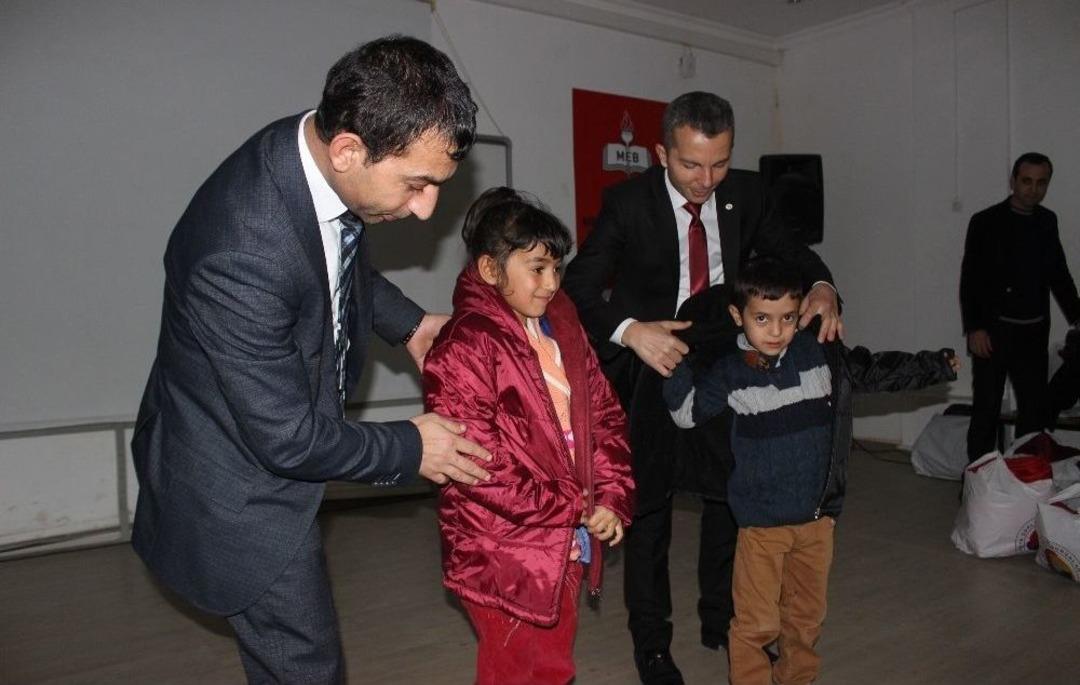 Denetimli Serbestlikten Yararlananların &Ccedil;ocuklarına Mont Yardımı