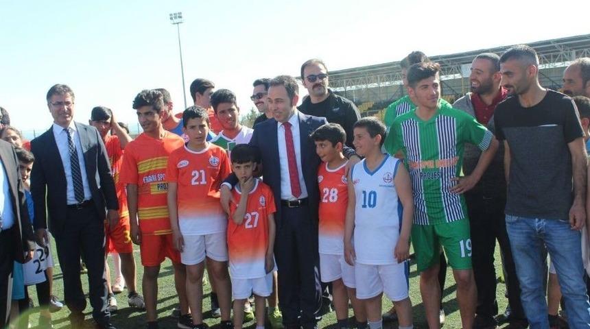 Ergani&rsquo;de &Ouml;ğrencilere Malzeme Dağıtıldı