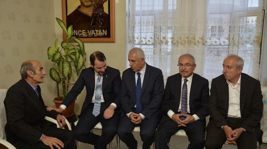 Bakan Albayrak Mardin&rsquo;de Şehit Ailesini Ziyaret Etti