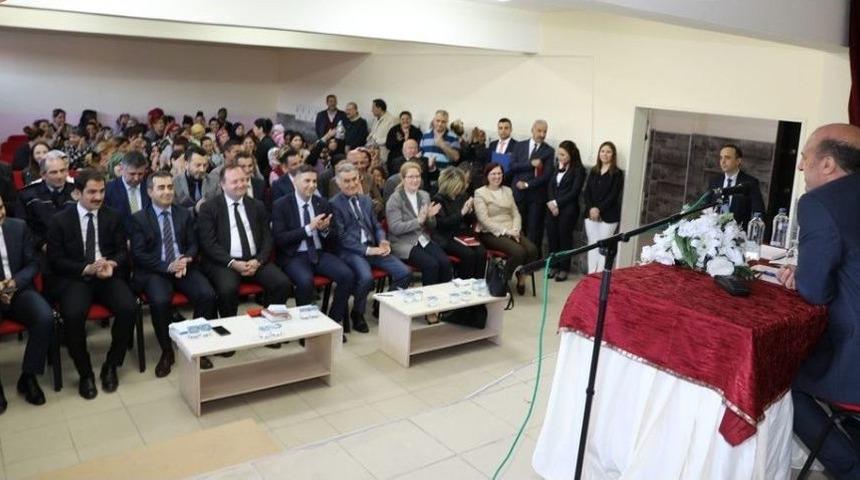 Vali &Ccedil;ift&ccedil;i, Halk Toplantısına Katıldı