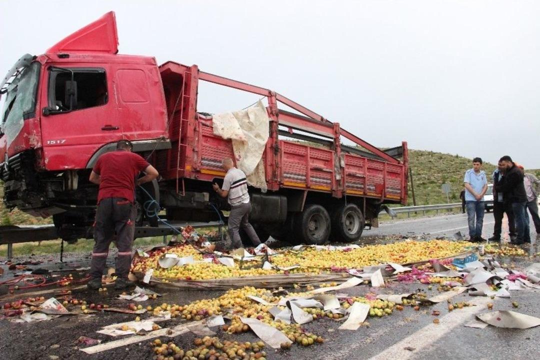 Karaman&rsquo;da Sağanak Yağış Kazalara Neden Oldu: 3 Yaralı