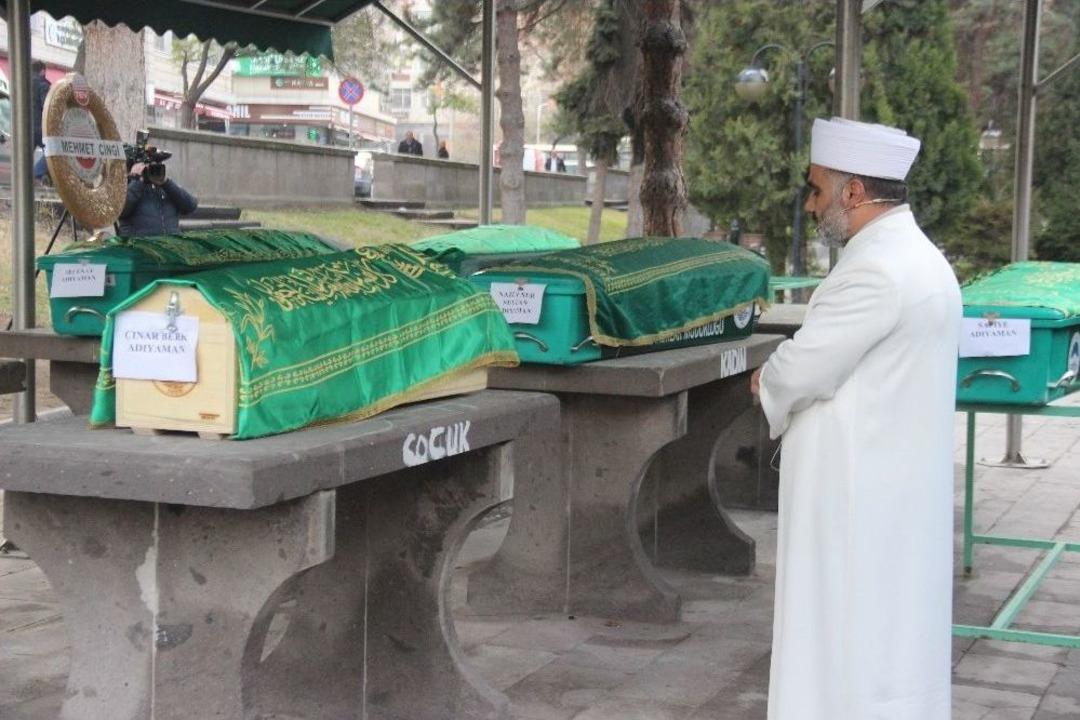 Anne Ve 3 &Ccedil;ocuğu Son Yolculuğuna Uğurlandı