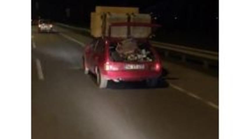 Otomobil &Uuml;zerine Y&uuml;klenen Koltuklar İle Tehlikeli Yolculuk Yaptı