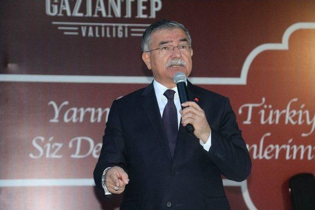 Milli Eğitim Bakanı Yılmaz, Gaziantep’te Öğretmenlerle İftarda Buluştu