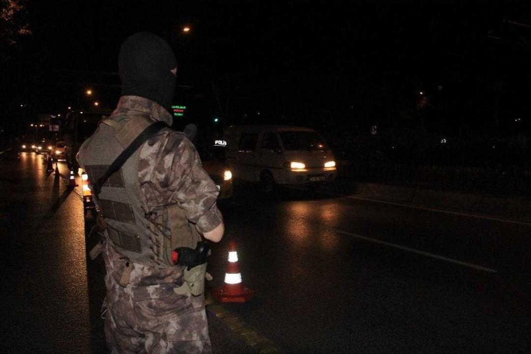 İstanbul&rsquo;da Helikopter Destekli 3 Bin Polisle &lsquo;yedi Tepe Huzur 8&rsquo; Uygulaması Yapıldı