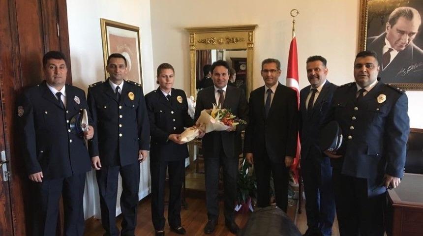 Ayvalık&rsquo;ta Polisten Kaymakam G&ouml;rg&uuml;l&uuml;aslan&rsquo;a Anlamlı Ziyaret
