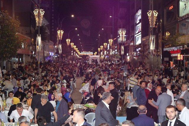 Ümraniye’de Binler Sahur Sofrasında Buluştu