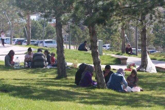 Sivas’ta Hafta Sonu Piknik Alanları Doldu Taştı