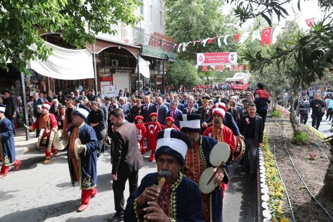 Urfa&rsquo;nın Kurtuluş Etkinlikleri Kortej Y&uuml;r&uuml;y&uuml;ş&uuml;yle Devam Etti