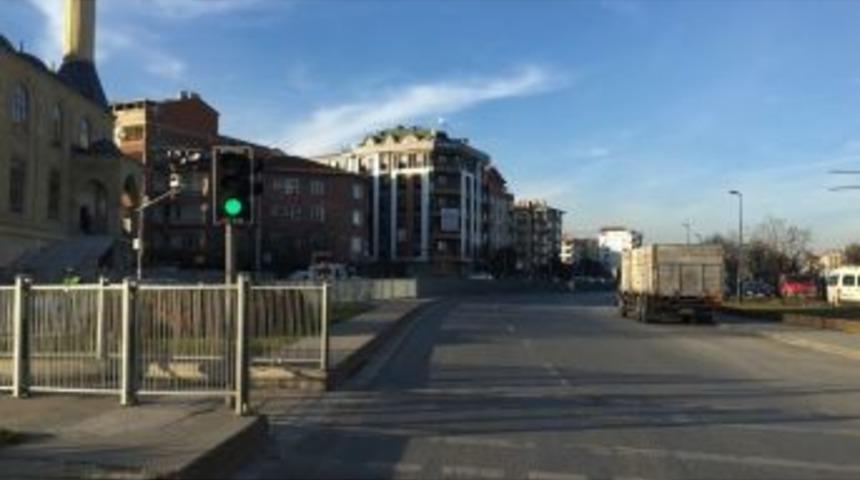 Bah&ccedil;elievler&rsquo;de Ş&uuml;pheli Ara&ccedil; Alarmı