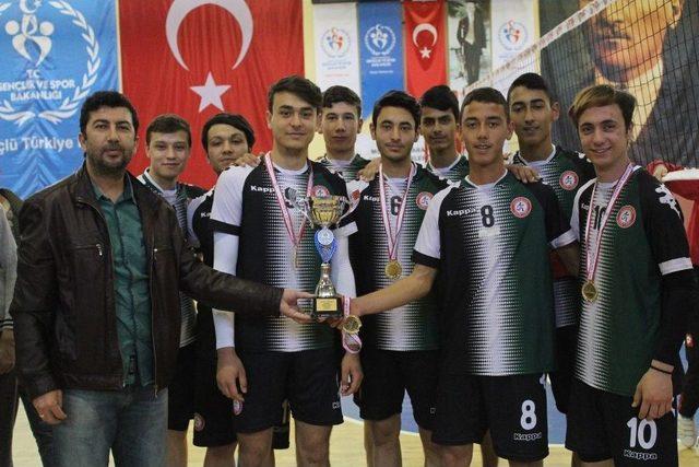 Karaman’da Kulüplerarası Voleybol Müsabakaları Sona Erdi