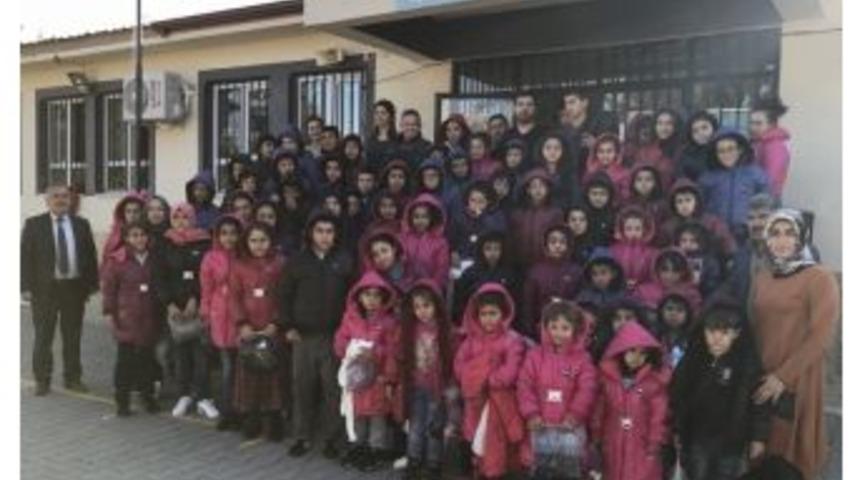 K&ouml;y Okulu &Ouml;ğrencilerine Bot Ve Mont Yardımı