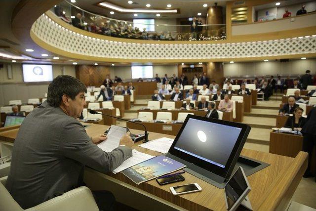 Büyükşehir Meclisinde Konyaaltı Sahili’nin İhalesi Tartışıldı