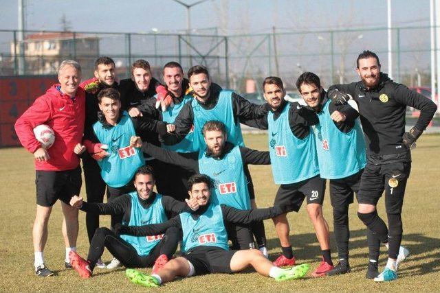 Eskişehirspor Hazırlıklara Devam Etti