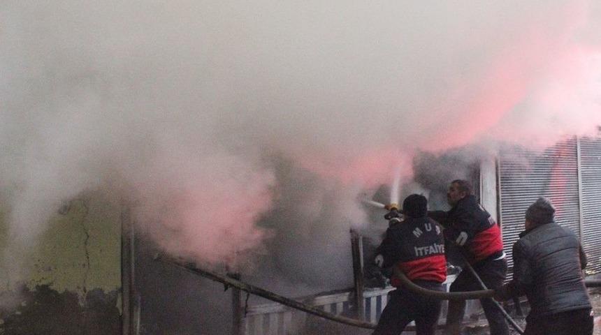 Manifatura D&uuml;kkanı Alev Alev Yandı