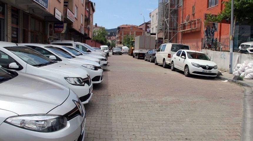 (özel) Sultanbeyli’de Otomobil Bayisinden 22 Bin 300 Tl Çalındı