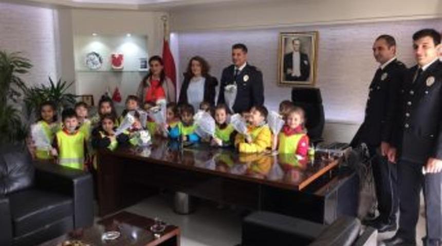 Minik &Ouml;ğrencilerden &Ccedil;aycuma İl&ccedil;e Emniyet M&uuml;d&uuml;rl&uuml;ğ&uuml;ne Ziyaret