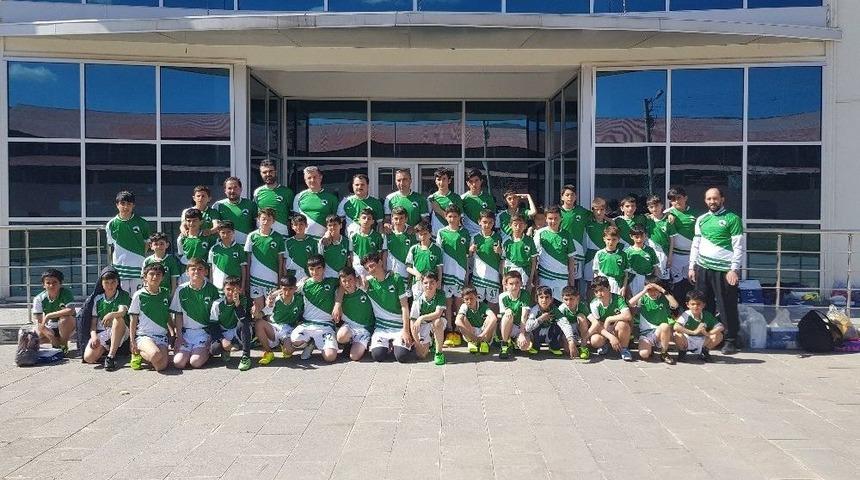 Öğrencilere Spor Malzemesi Desteği